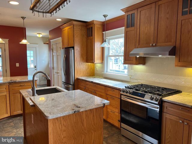 2237 N WAKEFIELD ST, Arlington, VA 22207