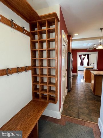 2237 N WAKEFIELD ST, Arlington, VA 22207