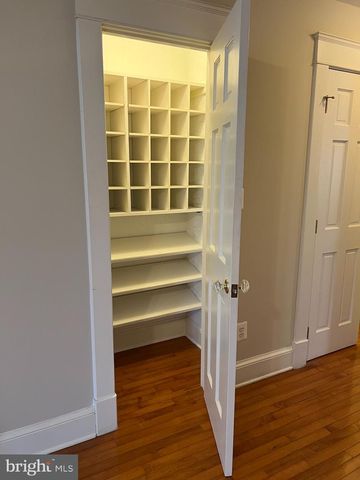 2237 N WAKEFIELD ST, Arlington, VA 22207