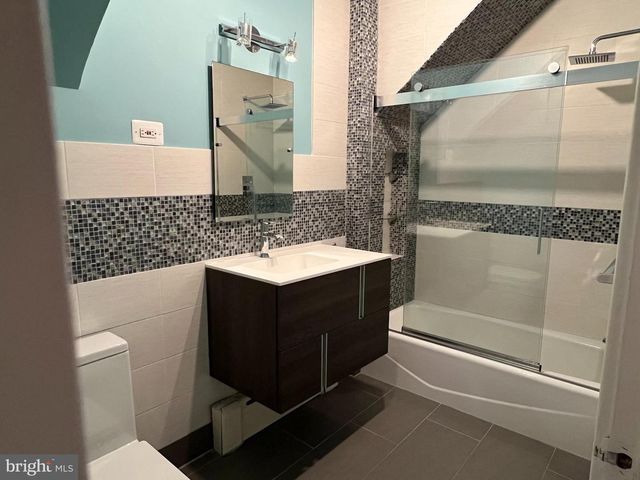 2237 N WAKEFIELD ST, Arlington, VA 22207