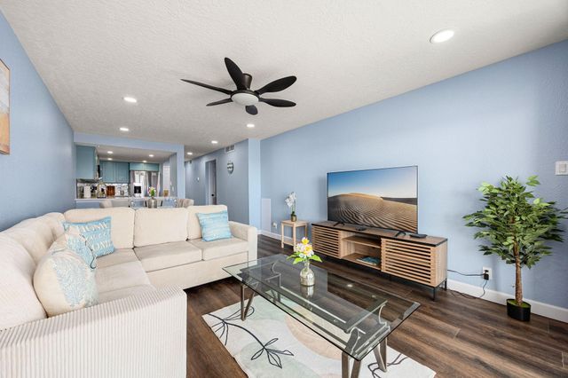 7310 Seawall Boulevard 702, Galveston, TX 77551