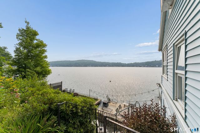812 West Wakefield Boulevard, Winchester, CT 06098