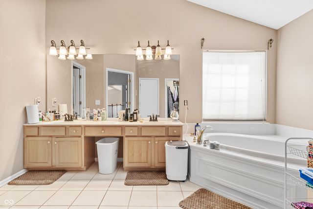 11704 Gray Eagle Drive, Fishers, IN 46037