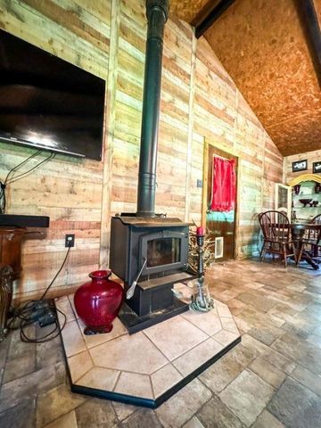 2040 Marion County Road 3509, Jefferson, TX 75657