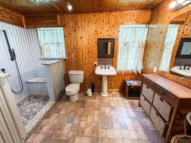 2040 Marion County Road 3509, Jefferson, TX 75657