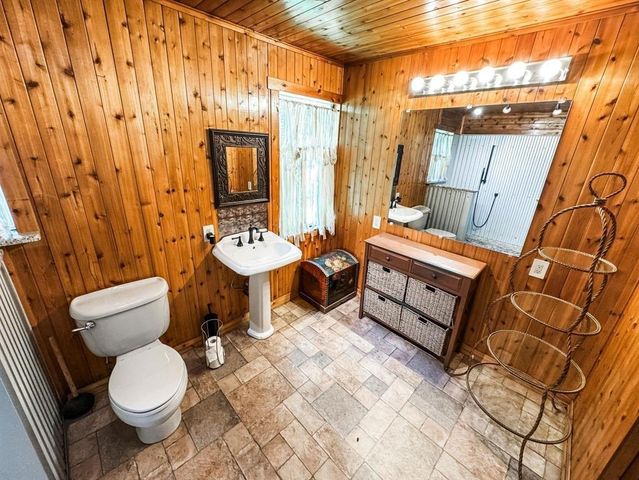 2040 Marion County Road 3509, Jefferson, TX 75657