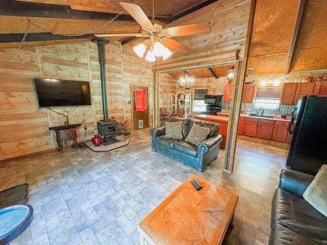 2040 Marion County Road 3509, Jefferson, TX 75657