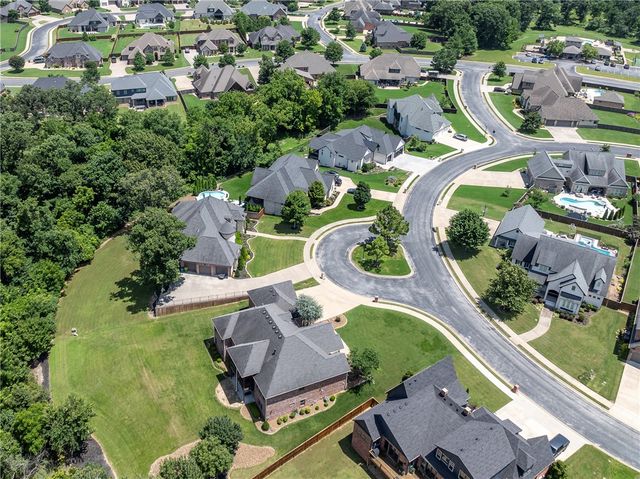 3140 Laurel Circle, Centerton, AR 72719