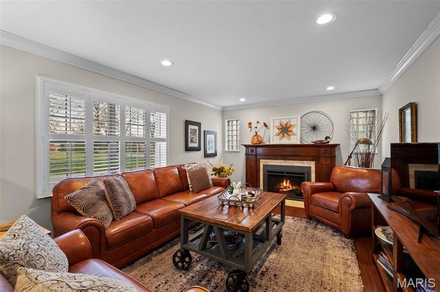 9842 Coventry Lane, St Louis, MO 63123