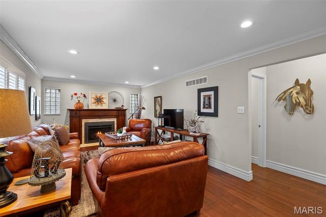 9842 Coventry Lane, St Louis, MO 63123