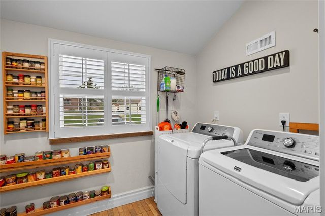 9842 Coventry Lane, St Louis, MO 63123