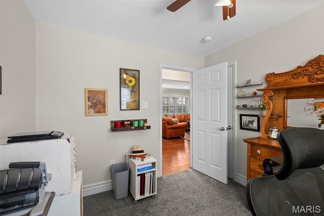 9842 Coventry Lane, St Louis, MO 63123