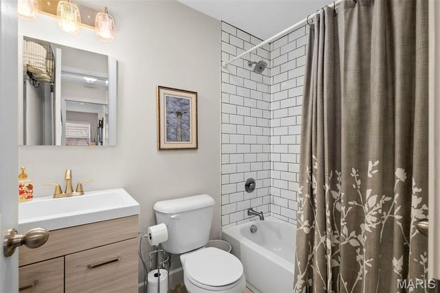 9842 Coventry Lane, St Louis, MO 63123