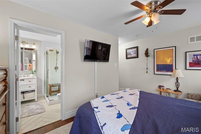 9842 Coventry Lane, St Louis, MO 63123