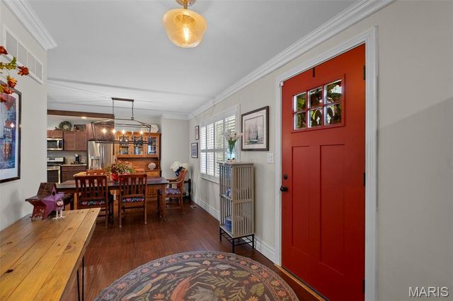 9842 Coventry Lane, St Louis, MO 63123