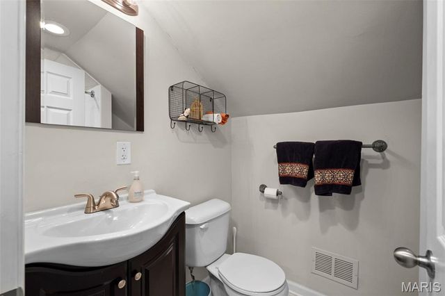 9842 Coventry Lane, St Louis, MO 63123