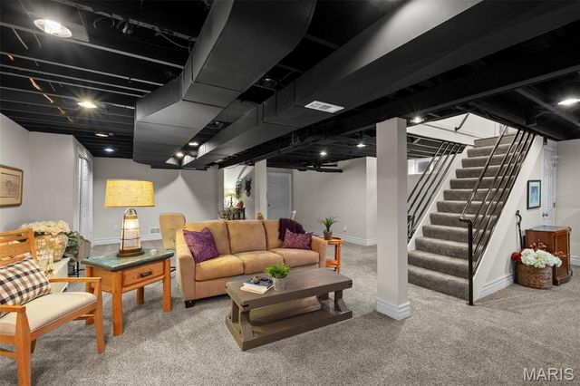 9842 Coventry Lane, St Louis, MO 63123