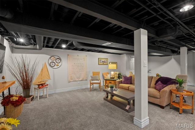 9842 Coventry Lane, St Louis, MO 63123