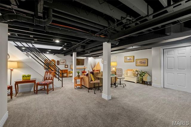 9842 Coventry Lane, St Louis, MO 63123