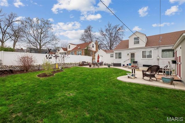 9842 Coventry Lane, St Louis, MO 63123