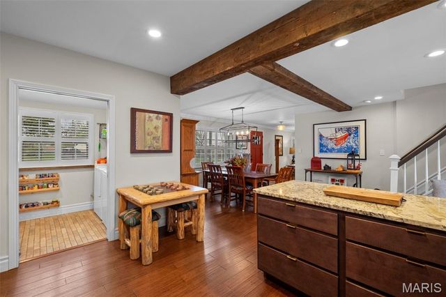 9842 Coventry Lane, St Louis, MO 63123