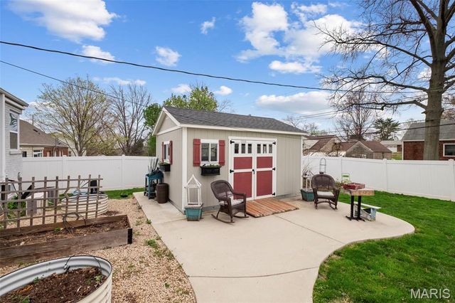 9842 Coventry Lane, St Louis, MO 63123