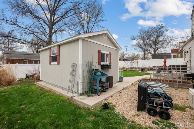 9842 Coventry Lane, St Louis, MO 63123