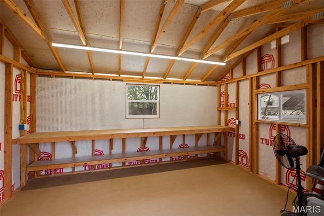 9842 Coventry Lane, St Louis, MO 63123