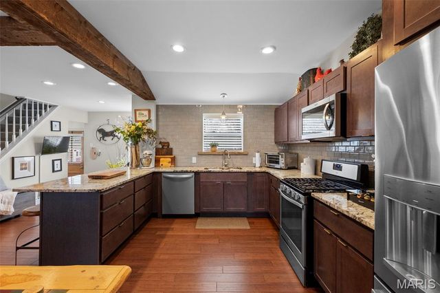 9842 Coventry Lane, St Louis, MO 63123