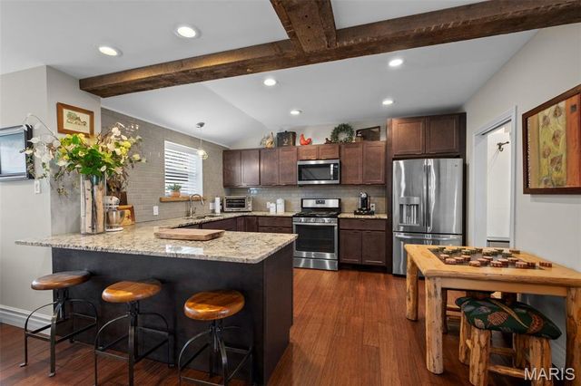 9842 Coventry Lane, St Louis, MO 63123