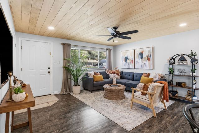 978 E 40 N, Springville, UT 84663