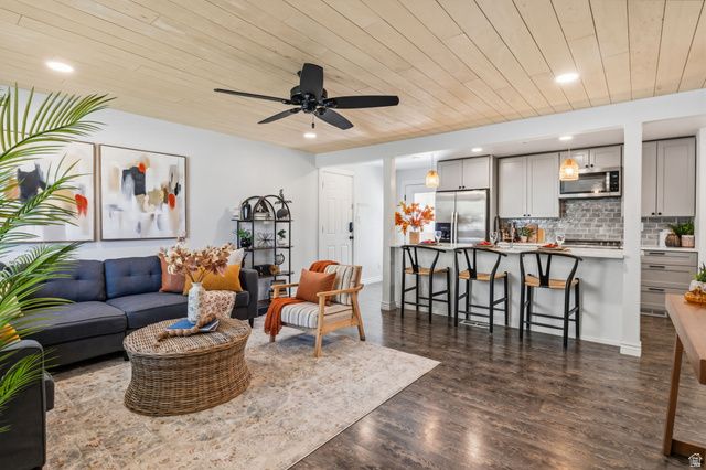 978 E 40 N, Springville, UT 84663