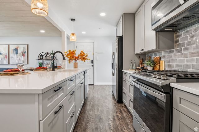 978 E 40 N, Springville, UT 84663