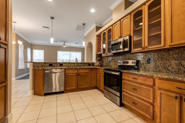 27303 GINGERBREAD PLACE, Leesburg, FL 34748