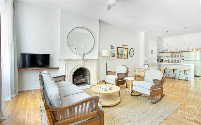 1 E Gordon Street 2, Savannah, GA 31401