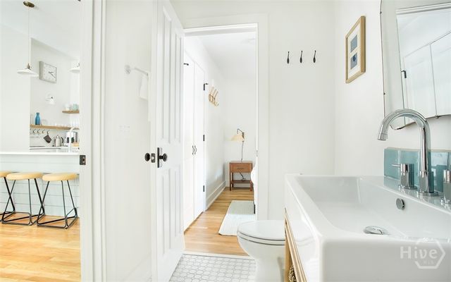 1 E Gordon Street 2, Savannah, GA 31401