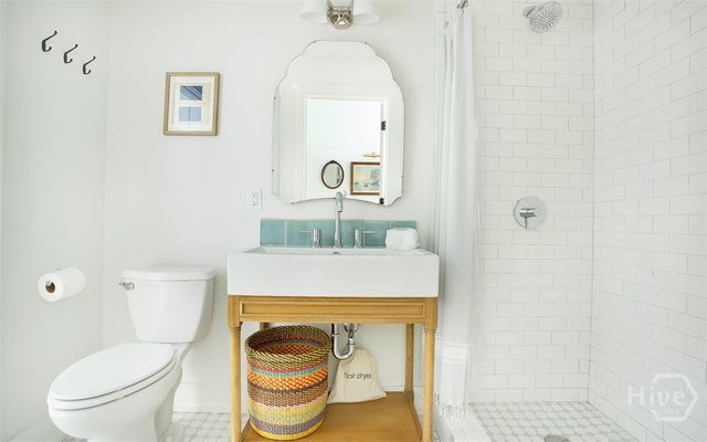 1 E Gordon Street 2, Savannah, GA 31401