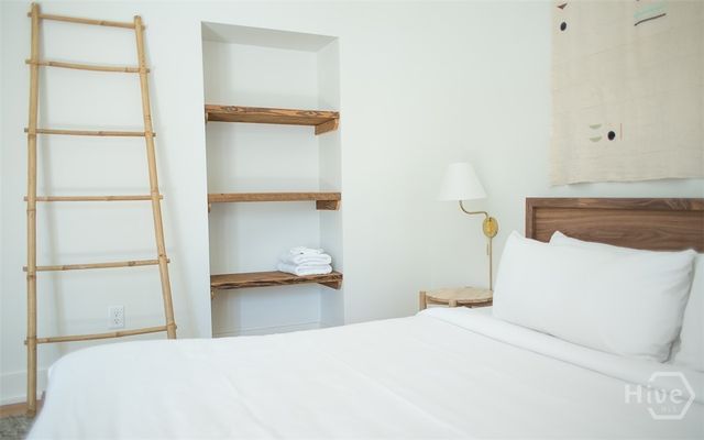 1 E Gordon Street 2, Savannah, GA 31401