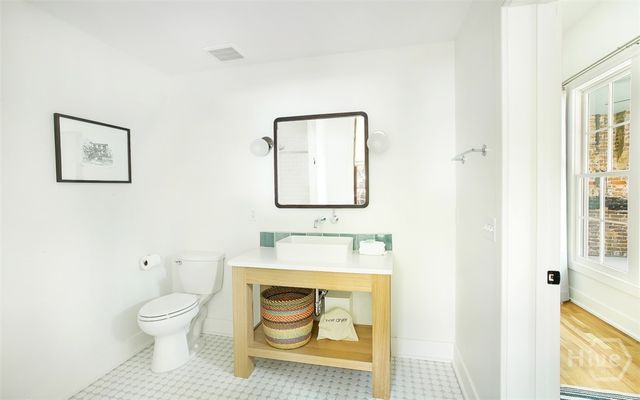 1 E Gordon Street 2, Savannah, GA 31401