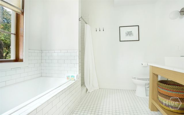 1 E Gordon Street 2, Savannah, GA 31401