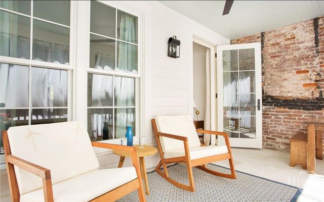 1 E Gordon Street 2, Savannah, GA 31401