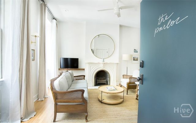 1 E Gordon Street 2, Savannah, GA 31401