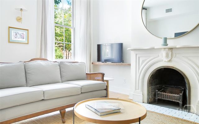 1 E Gordon Street 2, Savannah, GA 31401