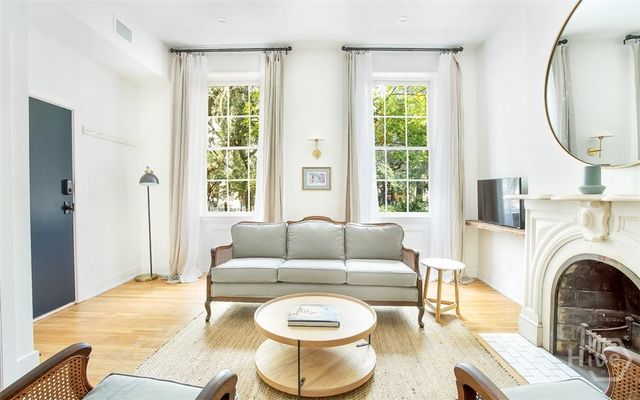 1 E Gordon Street 2, Savannah, GA 31401