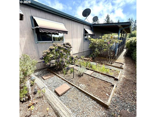98041 HALLWAY Rd 37, Brookings, OR 97415