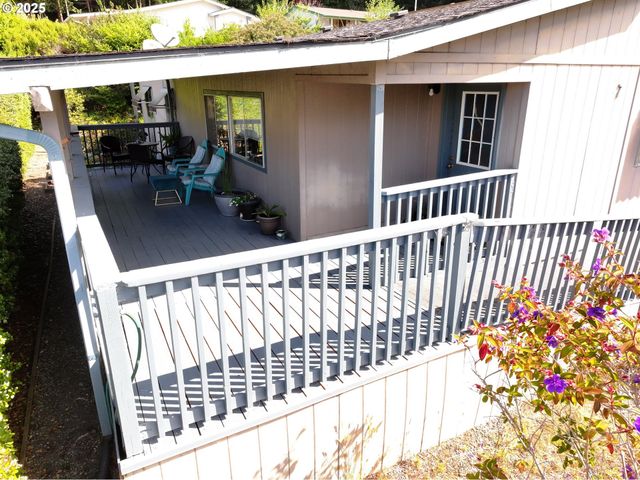 98041 HALLWAY Rd 37, Brookings, OR 97415