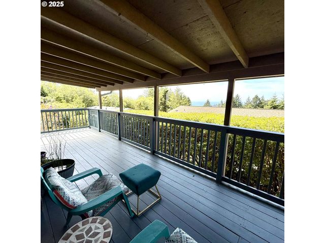 98041 HALLWAY Rd 37, Brookings, OR 97415