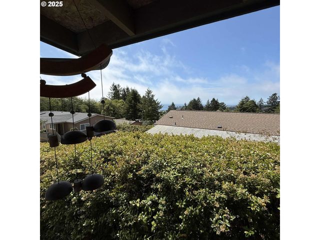 98041 HALLWAY Rd 37, Brookings, OR 97415