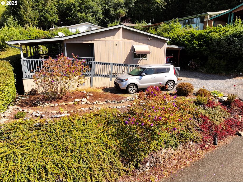 98041 HALLWAY Rd 37, Brookings, OR 97415
