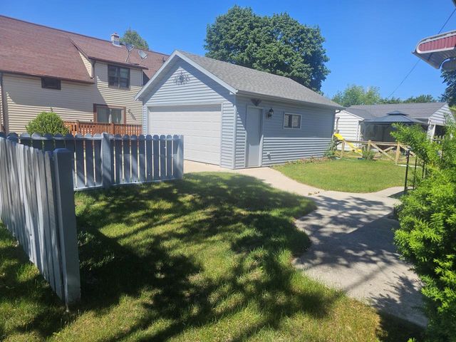 1714 Madison STREET, Manitowoc, WI 54220